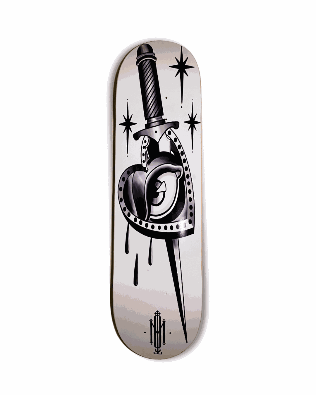 Tabla Skate MYT designed by @Myoltattoo featuring a heart and dagger graphic.