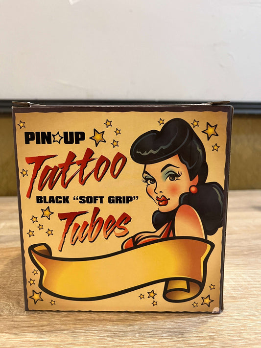 Tubo con Grip desechable Pin-Up Tattoo caja de 20 unidades con diseño vintage.